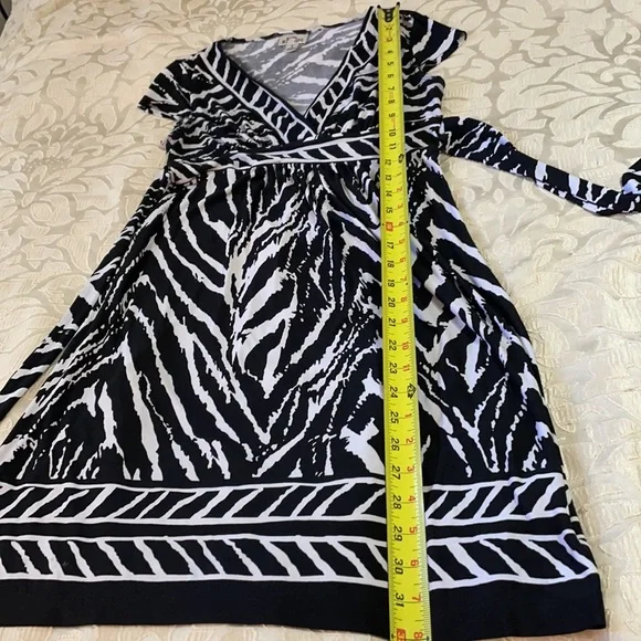 Sweet Storm Black/White S Cap Sleeve Dress  Ties in the Back - Picture 11 of 14